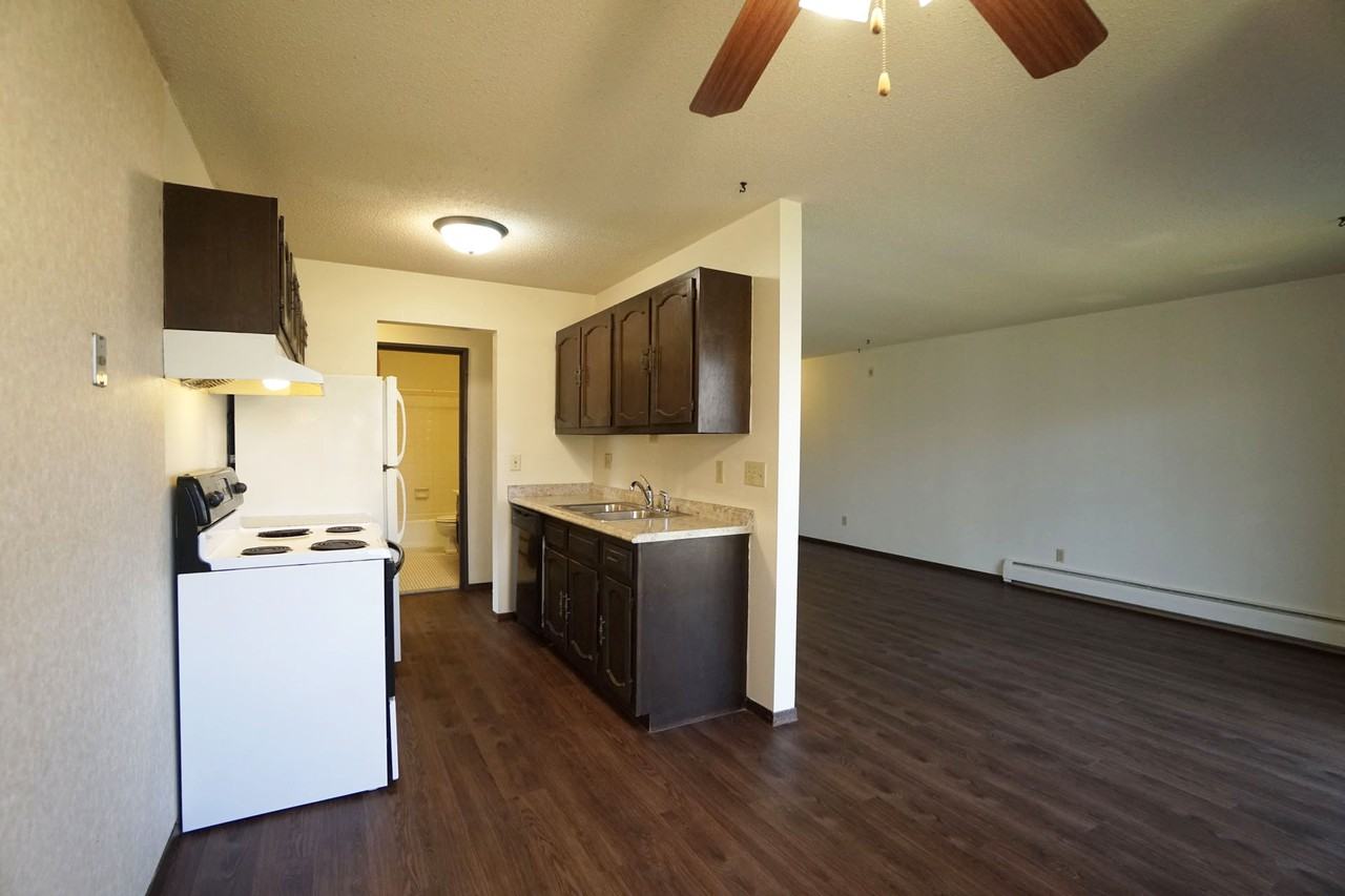 Charlton Place - Photo 7 of 32