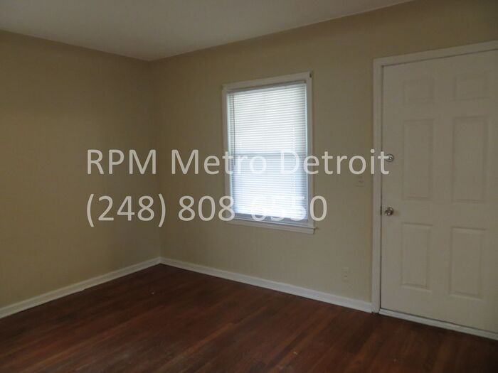 21242 Beechwood Avenue - Photo 2 of 18