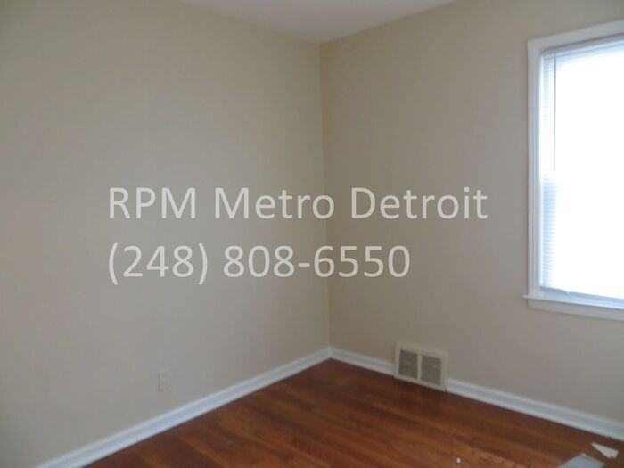 21242 Beechwood Avenue - Photo 3 of 18