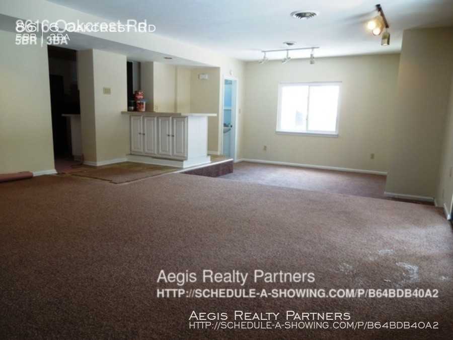 8616 Oakcrest Rd - Photo 2 of 21