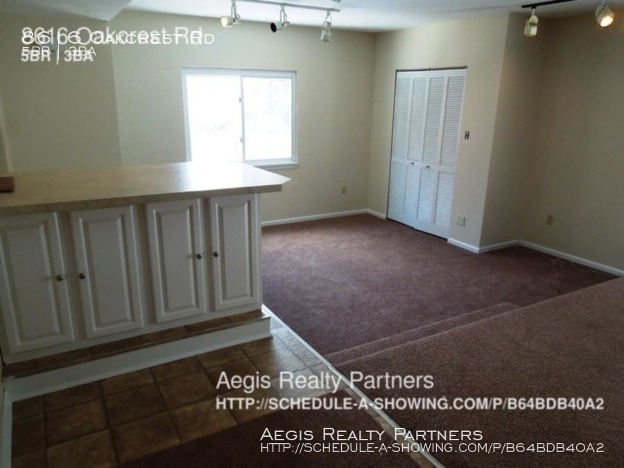 8616 Oakcrest Rd - Photo 3 of 21