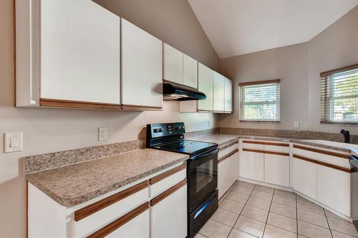 22646 Weeks Boulevard - Photo 2 of 12