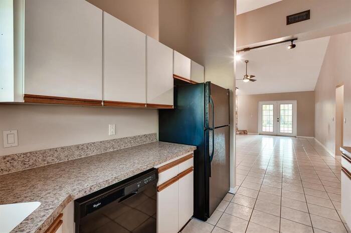 22646 Weeks Boulevard - Photo 3 of 12