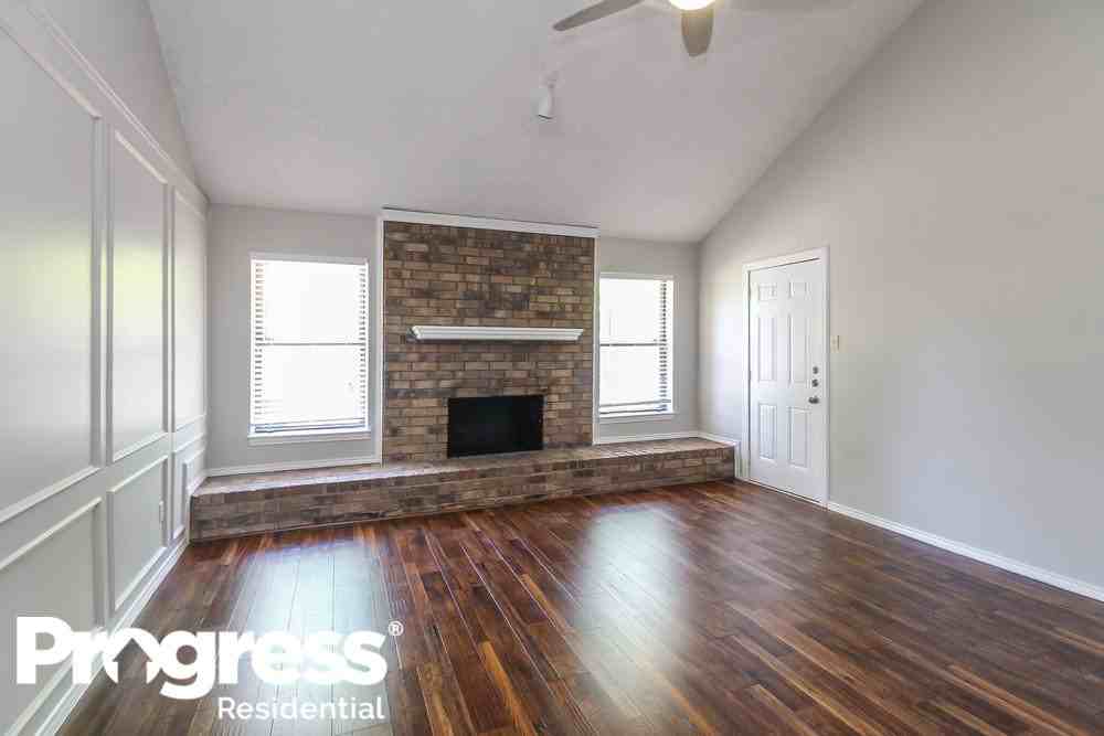 7708 Creekmoor Dr - Photo 2 of 15