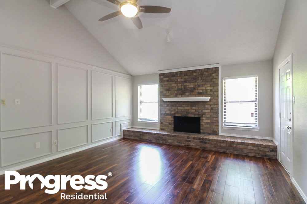 7708 Creekmoor Dr - Photo 3 of 15