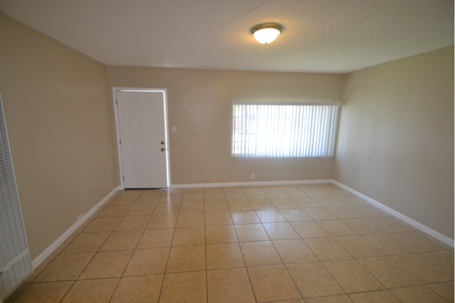 6719 Harbor Ave - Photo 2 of 5