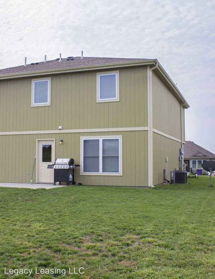 221 Kelly Lane - Photo 2 of 14