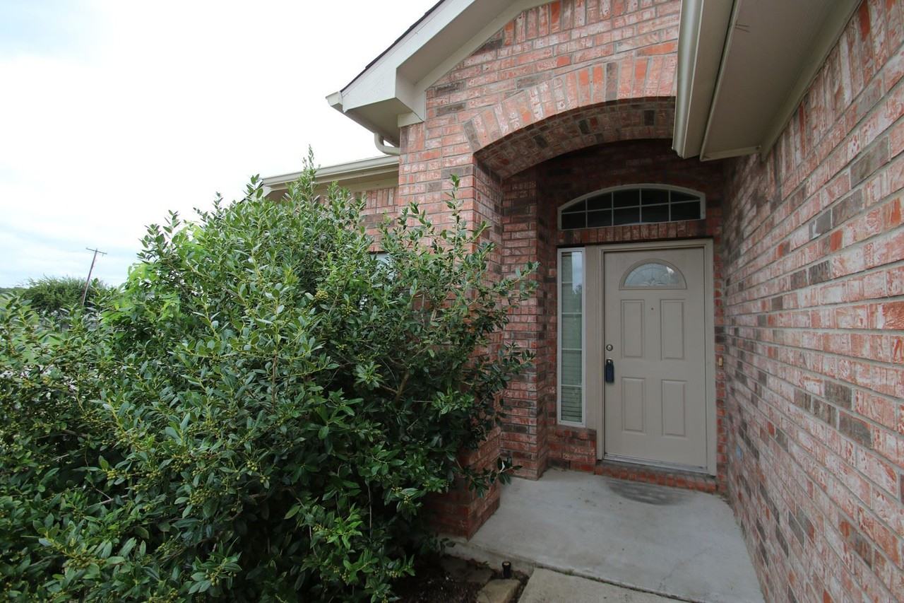 1500 Haynie Bend - Photo 2 of 24