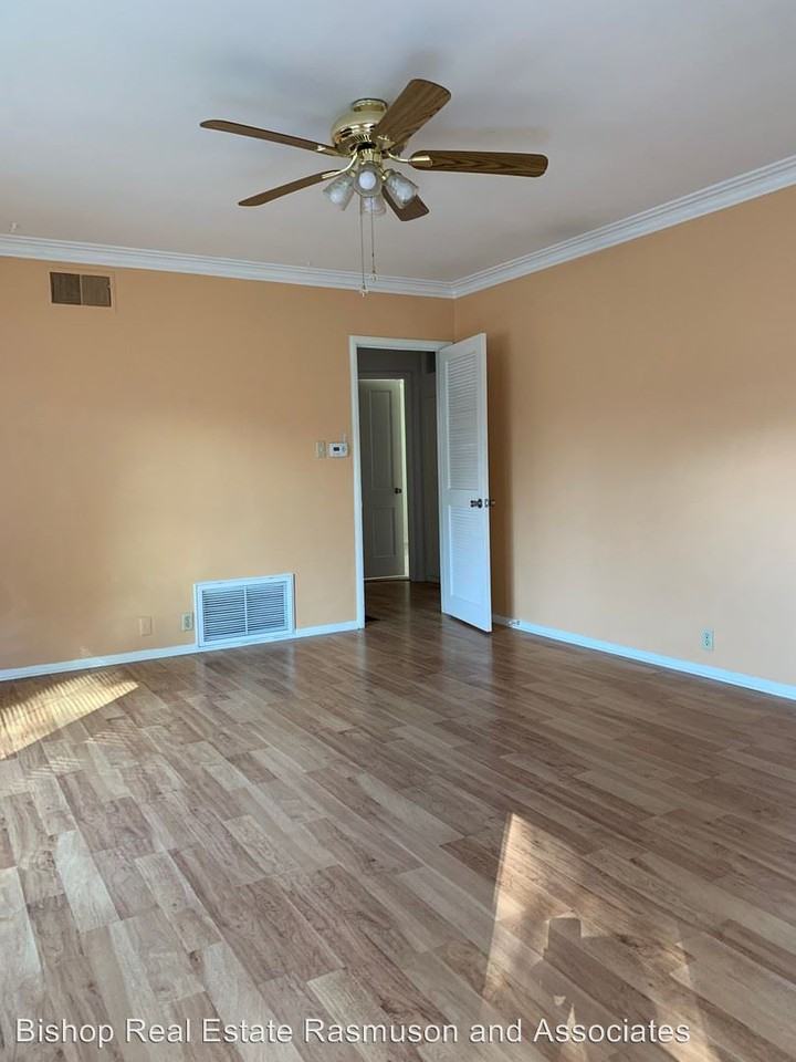 134 Moffett - Photo 3 of 27