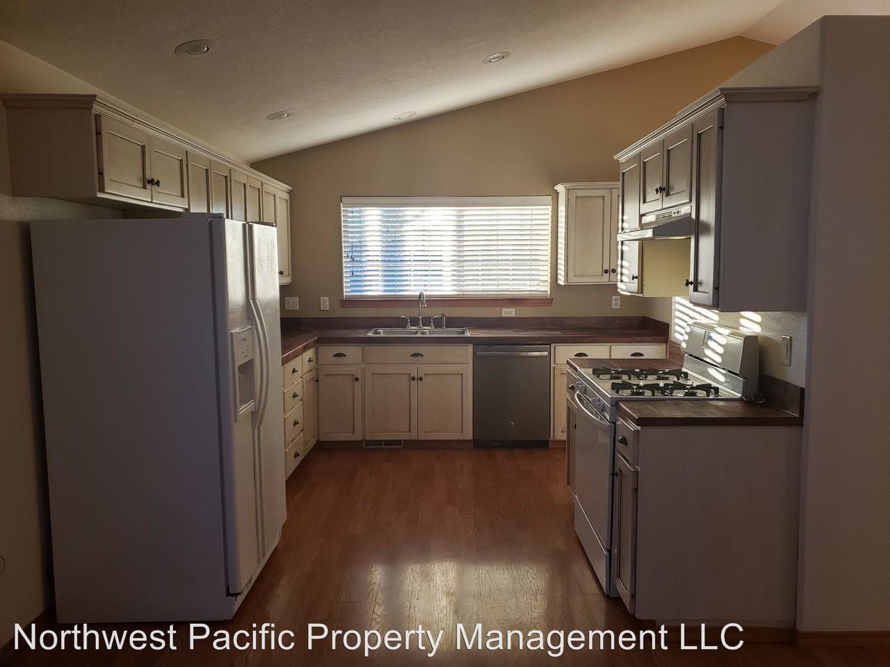 355 S 5th Street - Photo 3 of 27