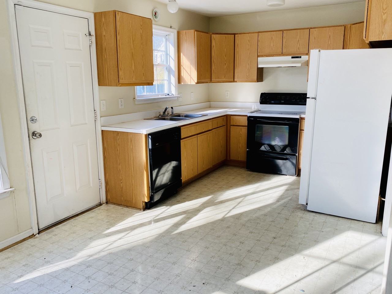 137 W Government Ave - Photo 3 of 28