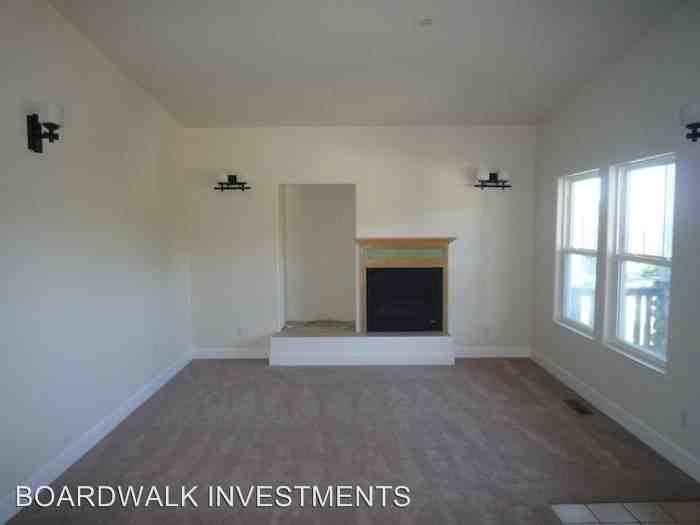 412 7th Street - Photo 3 of 11