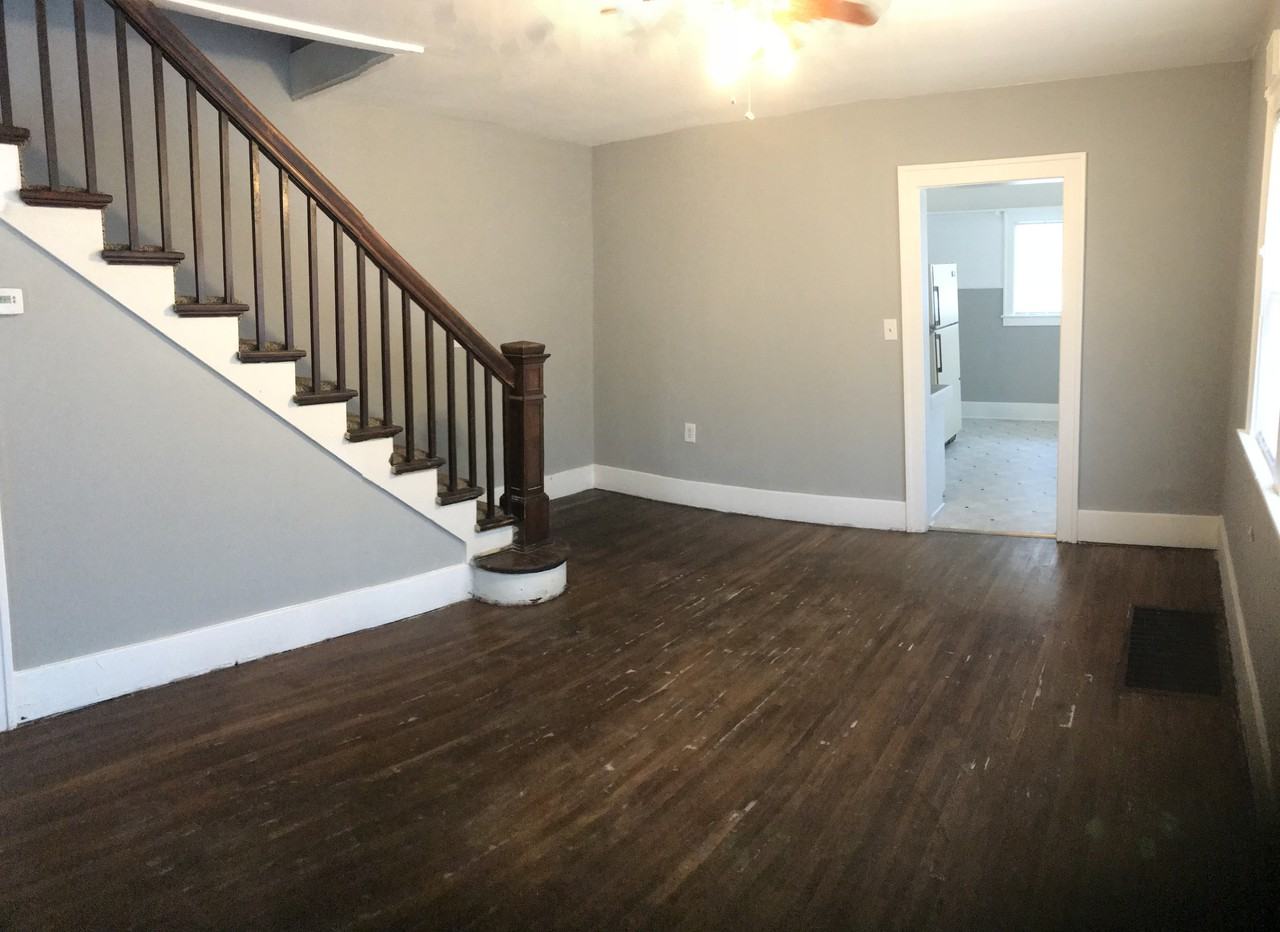 809 N Webster St - Photo 3 of 10