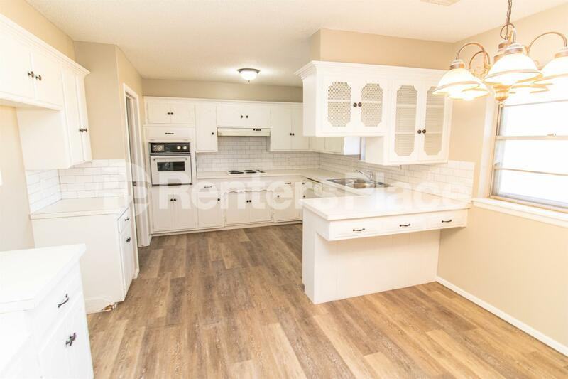 4729 Nw 70th St - Photo 3 of 16