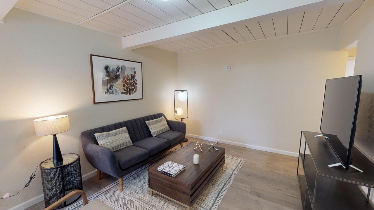 Inviting Menlo Park home with lovely patio - Photo 2 of 13