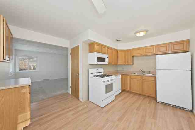 438 Beverly #40 - Photo 3 of 10