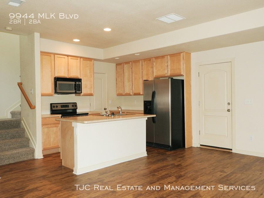 9944 Mlk Blvd - Photo 2 of 11