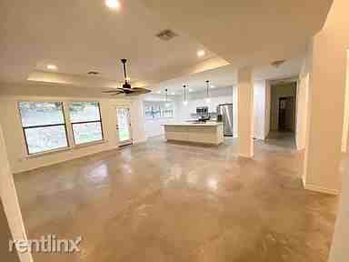 21911 Moffat Dr - Photo 2 of 14