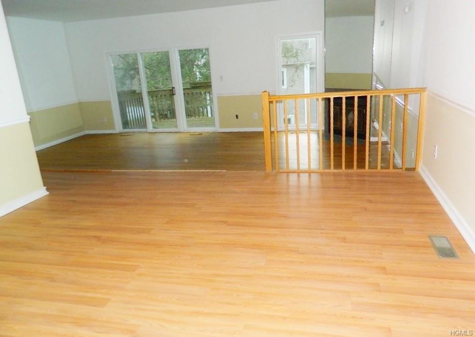 25 Spring Pond Drive - Photo 2 of 10