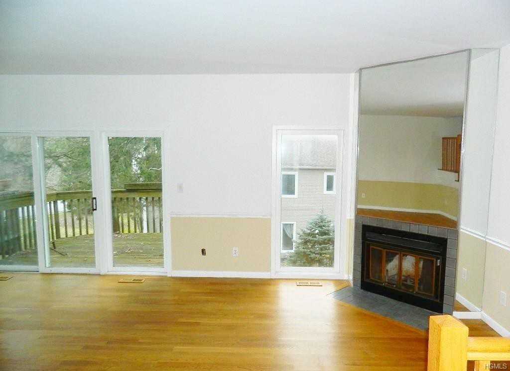 25 Spring Pond Drive - Photo 3 of 10