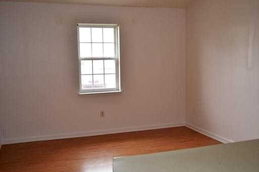 318 Pleasant St - Photo 2 of 5