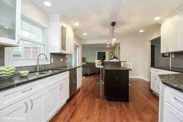 1431 Heather Hill Crescent - Photo 2 of 18