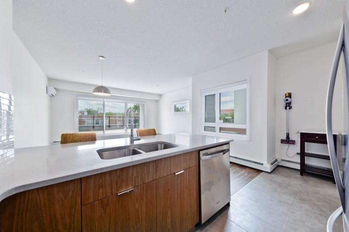 120 18 Ave Sw - Photo 2 of 20