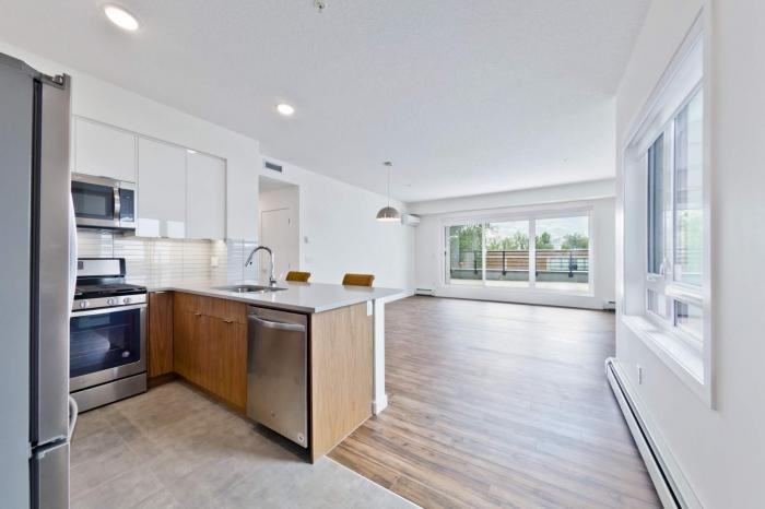 120 18 Ave Sw - Photo 3 of 20