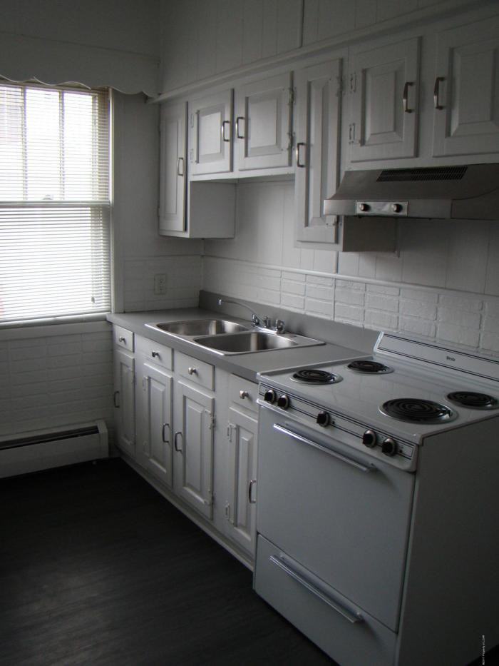 25 Welles Street - Photo 3 of 10