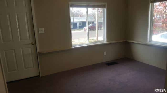 201 S Wood Street - Photo 3 of 17