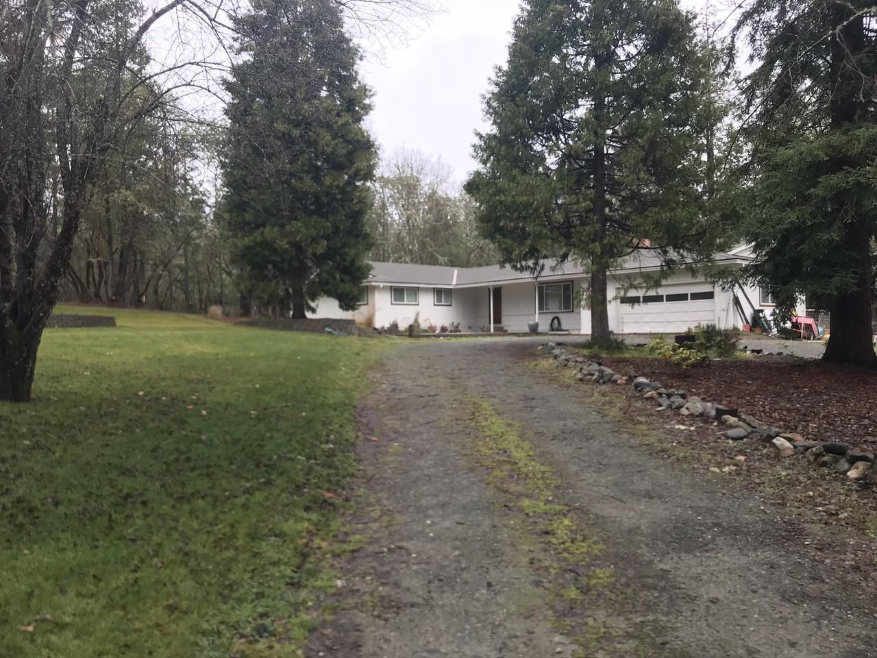 715 Timber Ln - Photo 2 of 26