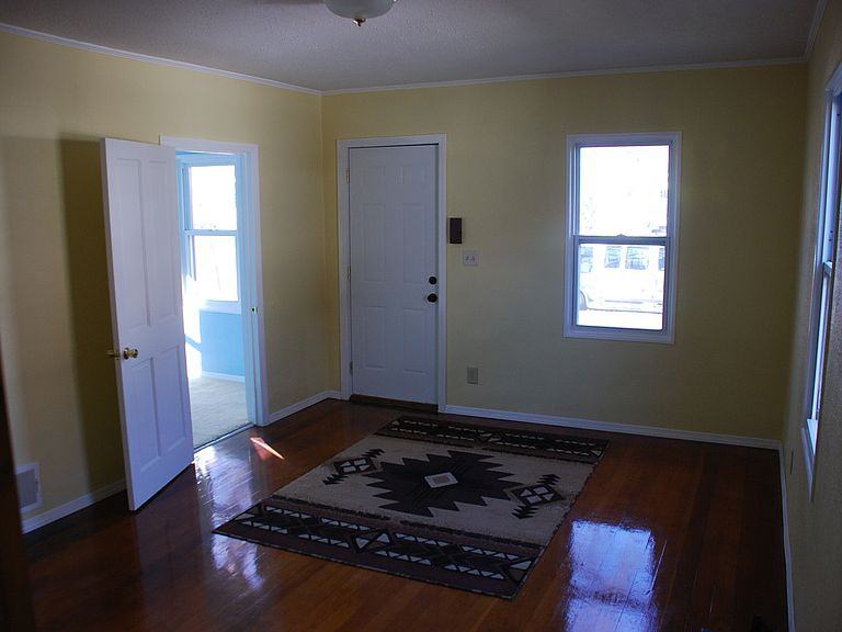 134 22nd Ave N - Photo 3 of 11