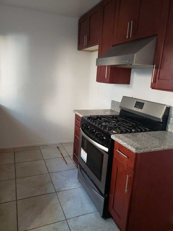 2720 E South St Apt 2 - Photo 3 of 10