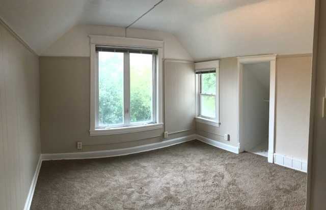 1021 W 2nd St - Photo 3 of 8