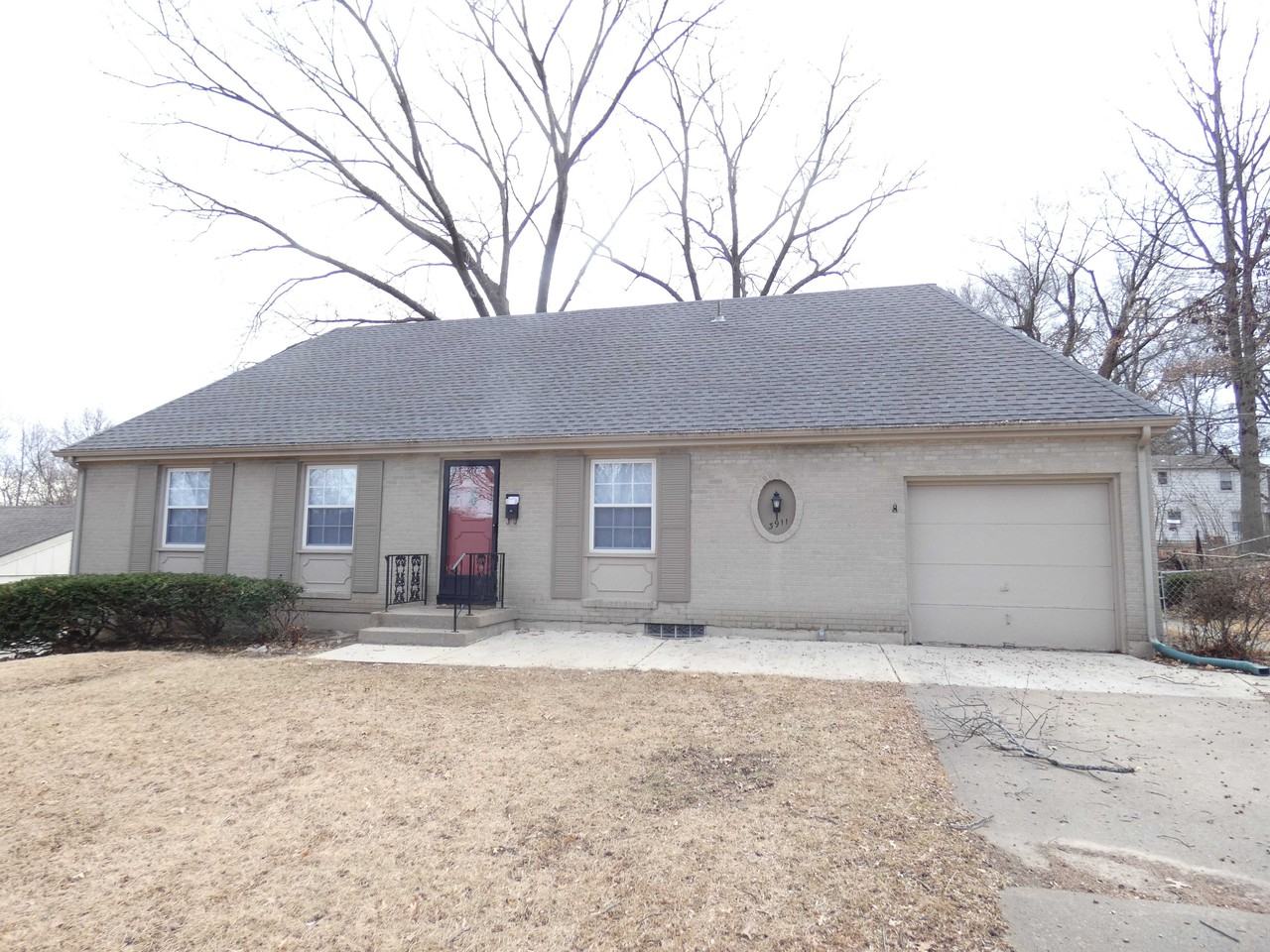 3911 Ne 51st. St. - Photo 2 of 10