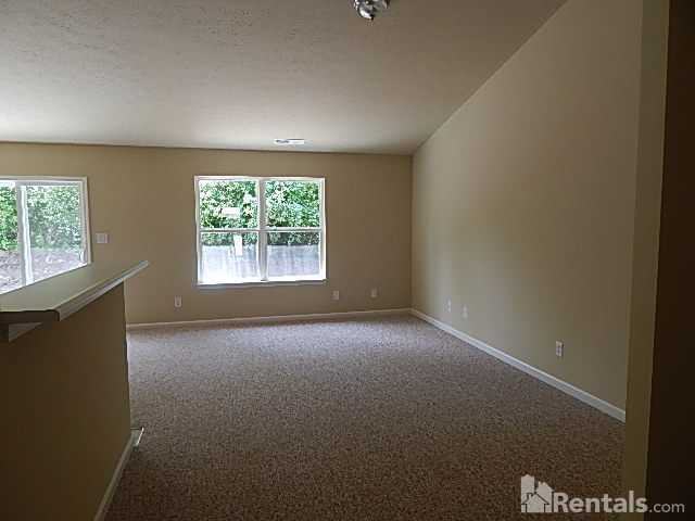 2005 Lisa Walk Drive - Photo 2 of 10