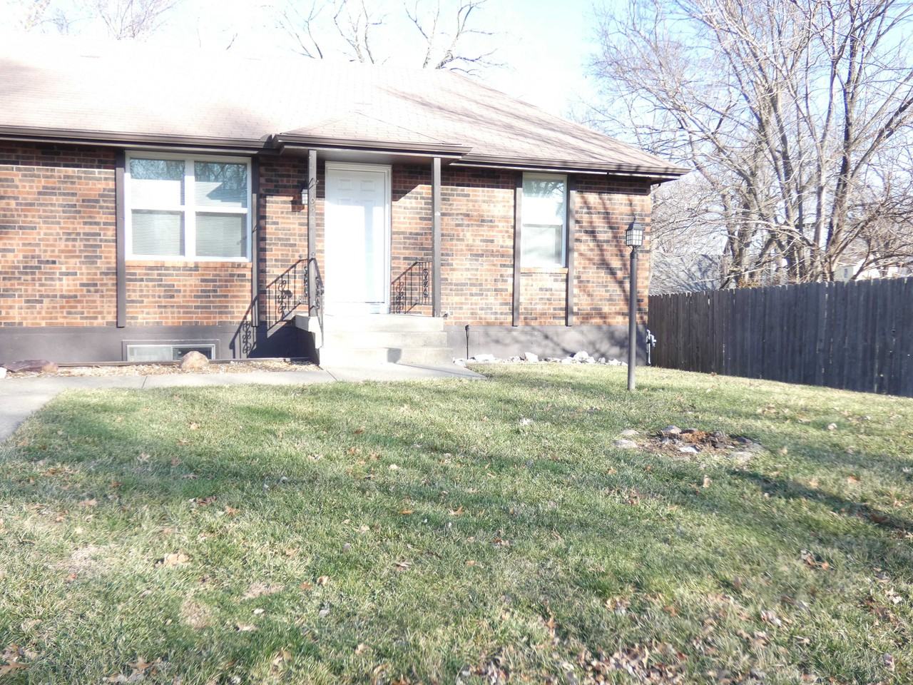 922 Ne 68th St. - Photo 2 of 10