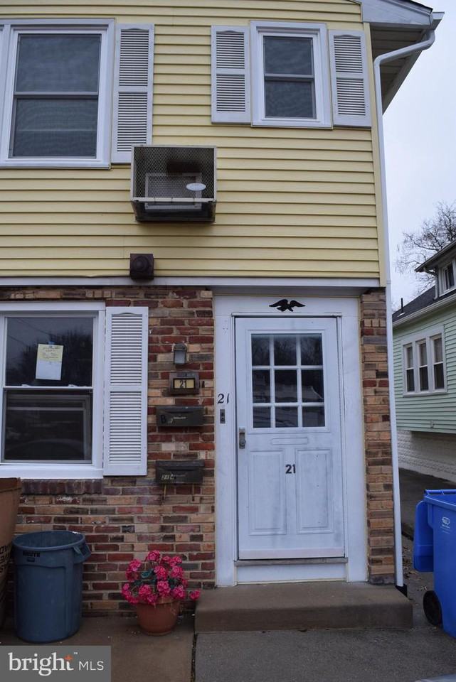 21 Harvard Avenue Unit B - Photo 2 of 25