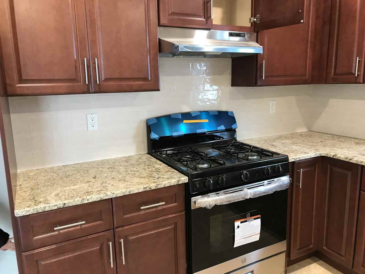 29 Garibaldi Ave #1stTO3rdFL - Photo 2 of 4