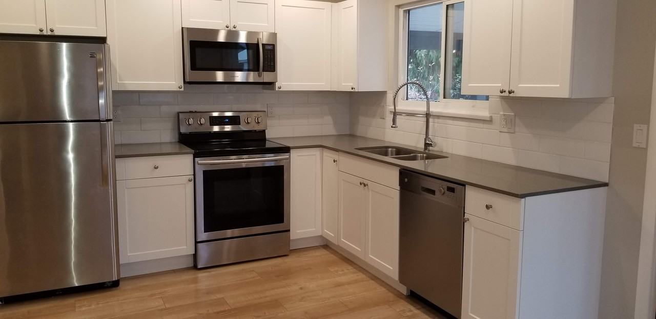 21146 Glenwood Avenue - Photo 2 of 25