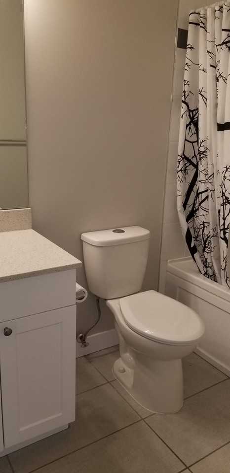 21146 Glenwood Avenue - Photo 3 of 25