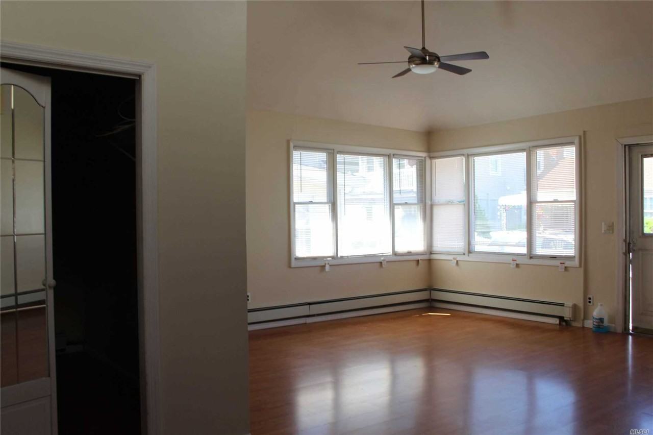 104 Wisconsin Street - Photo 4 of 10