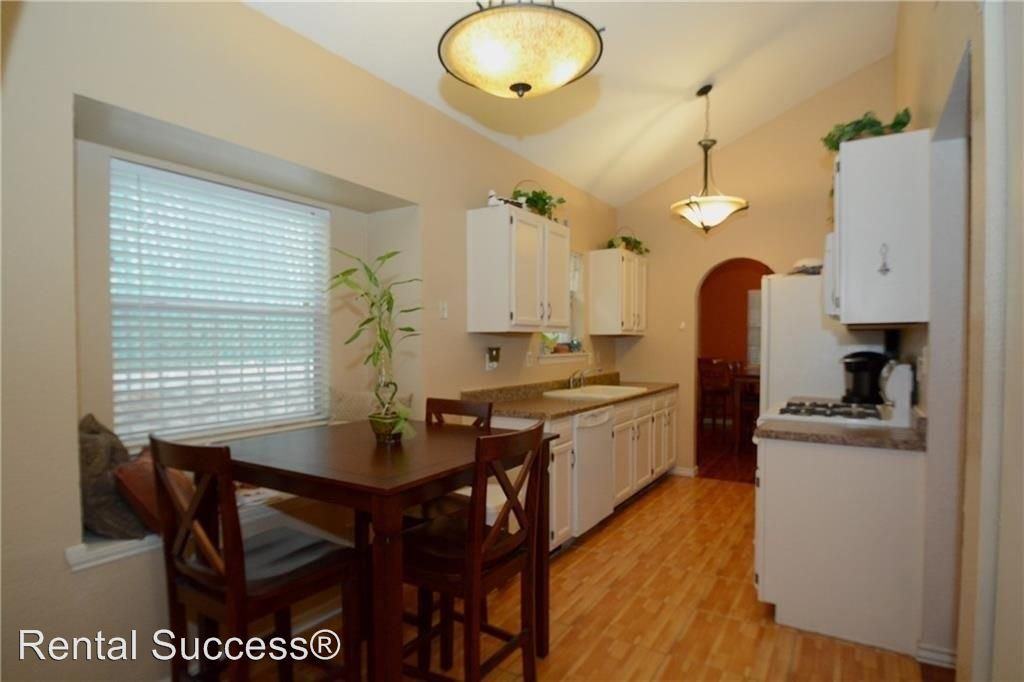 636 Bristol Drive - Photo 3 of 18