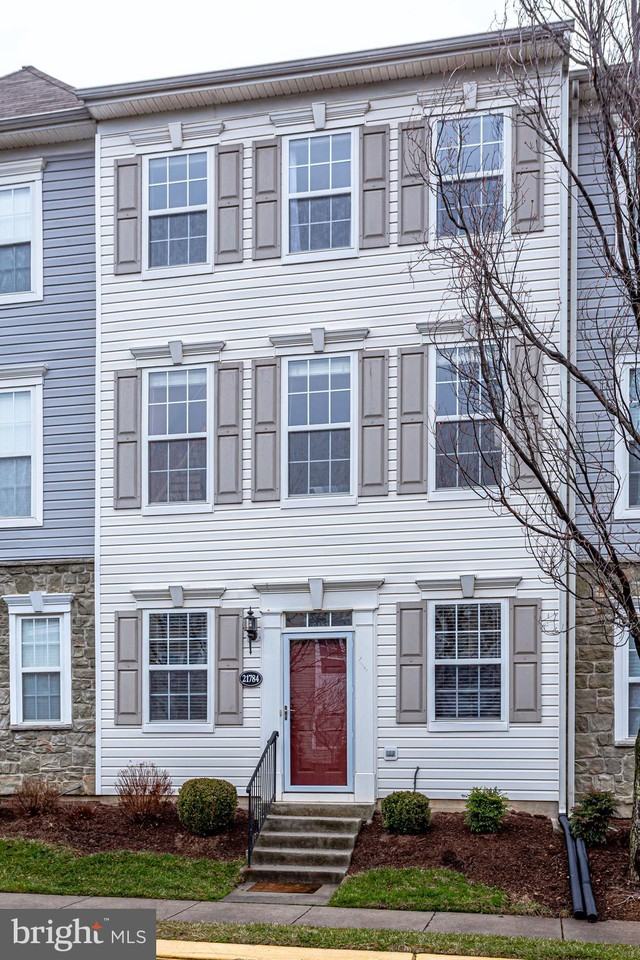 21784 Jarvis Square - Photo 2 of 30