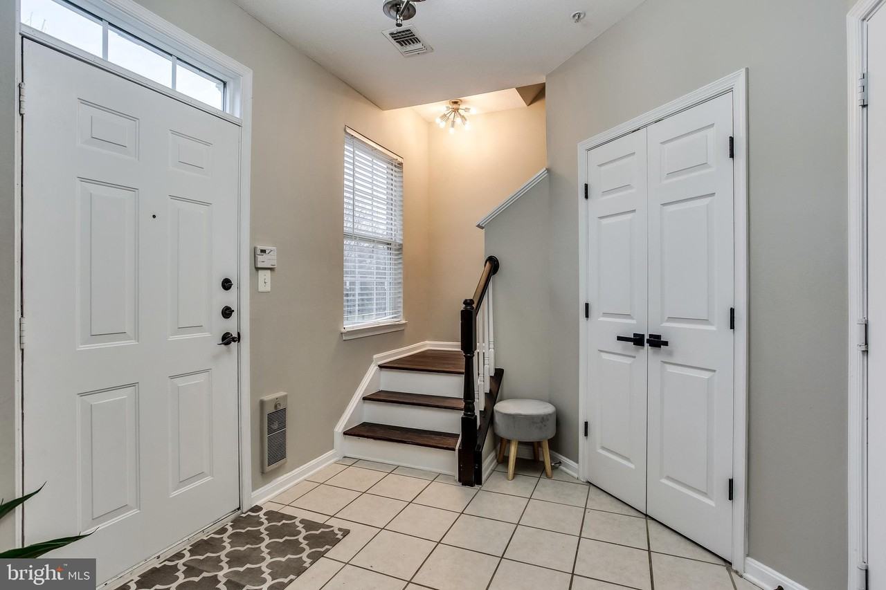 21784 Jarvis Square - Photo 3 of 30