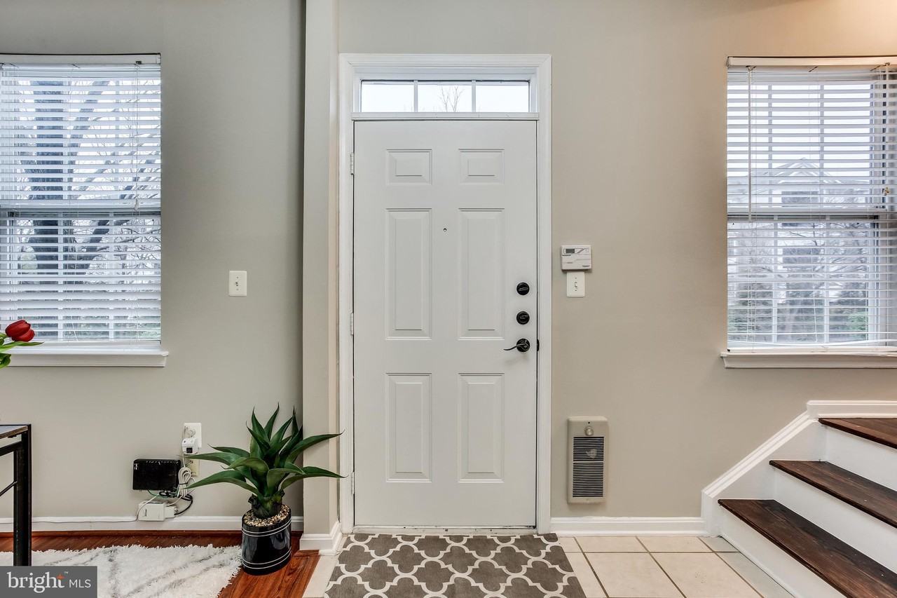 21784 Jarvis Square - Photo 4 of 30