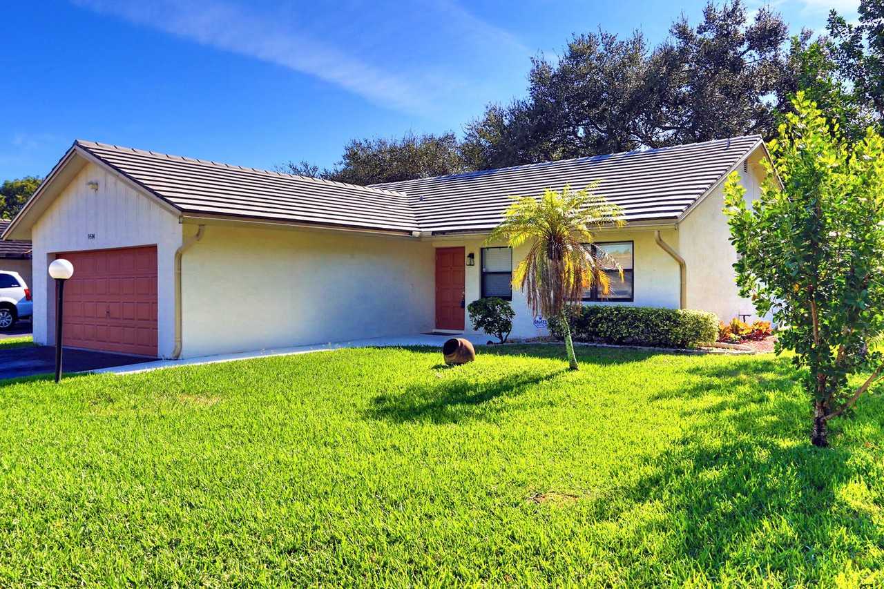 9584 Shadow Wood Lane - Photo 3 of 36