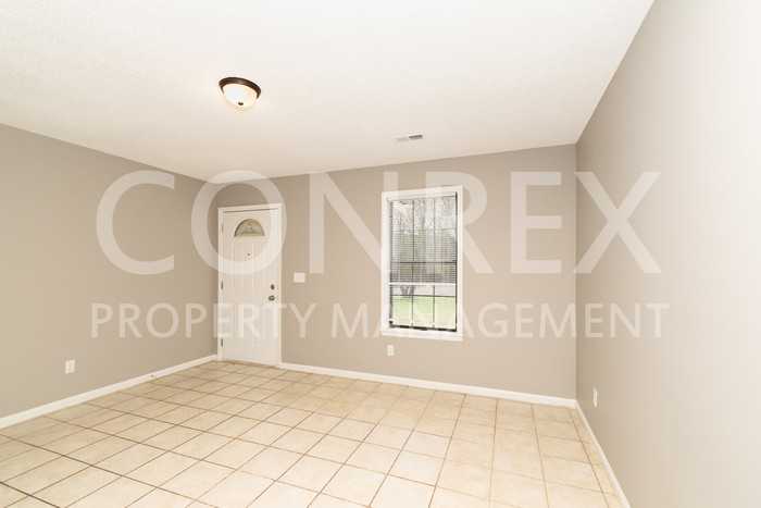 110 Cambridge Circle - Photo 2 of 8