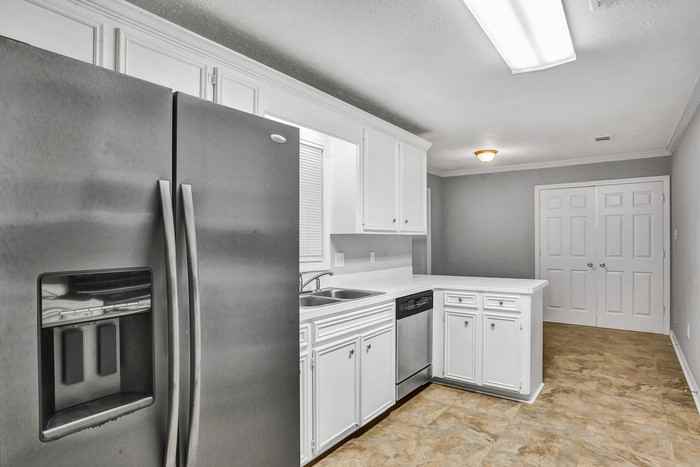 204 Waverly Place - Photo 3 of 11