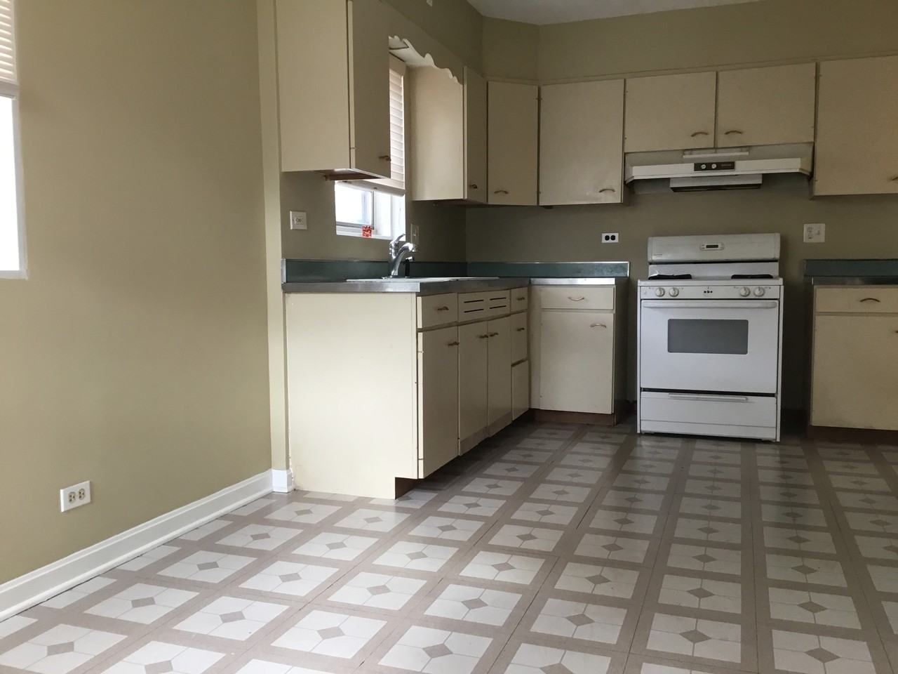 11150 Shakespeare St - Photo 3 of 9